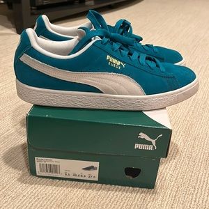 Mens Suede Classic Puma size 9.5.